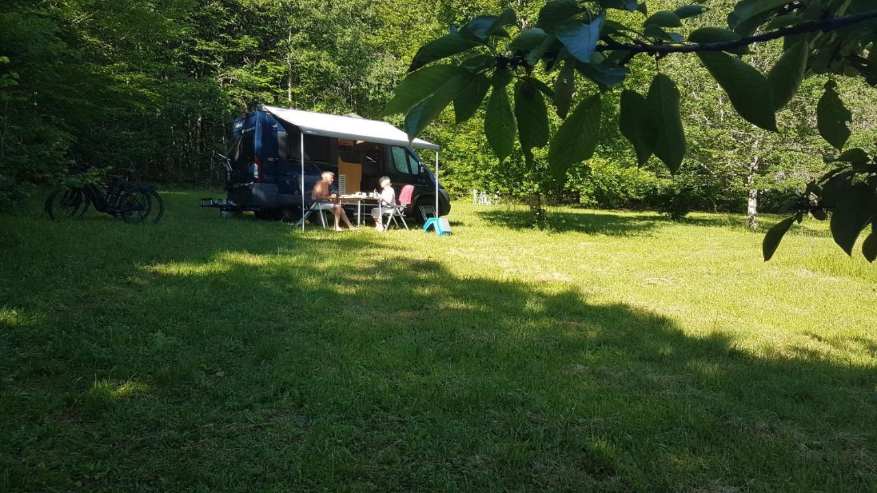 Lovely Shepherds Hut In Chauminet Sougeres-en-Puisaye Buitenkant foto